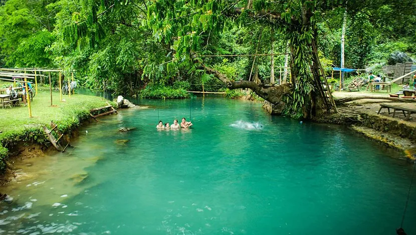 blue-lagoon-tham-phu-kham-cave